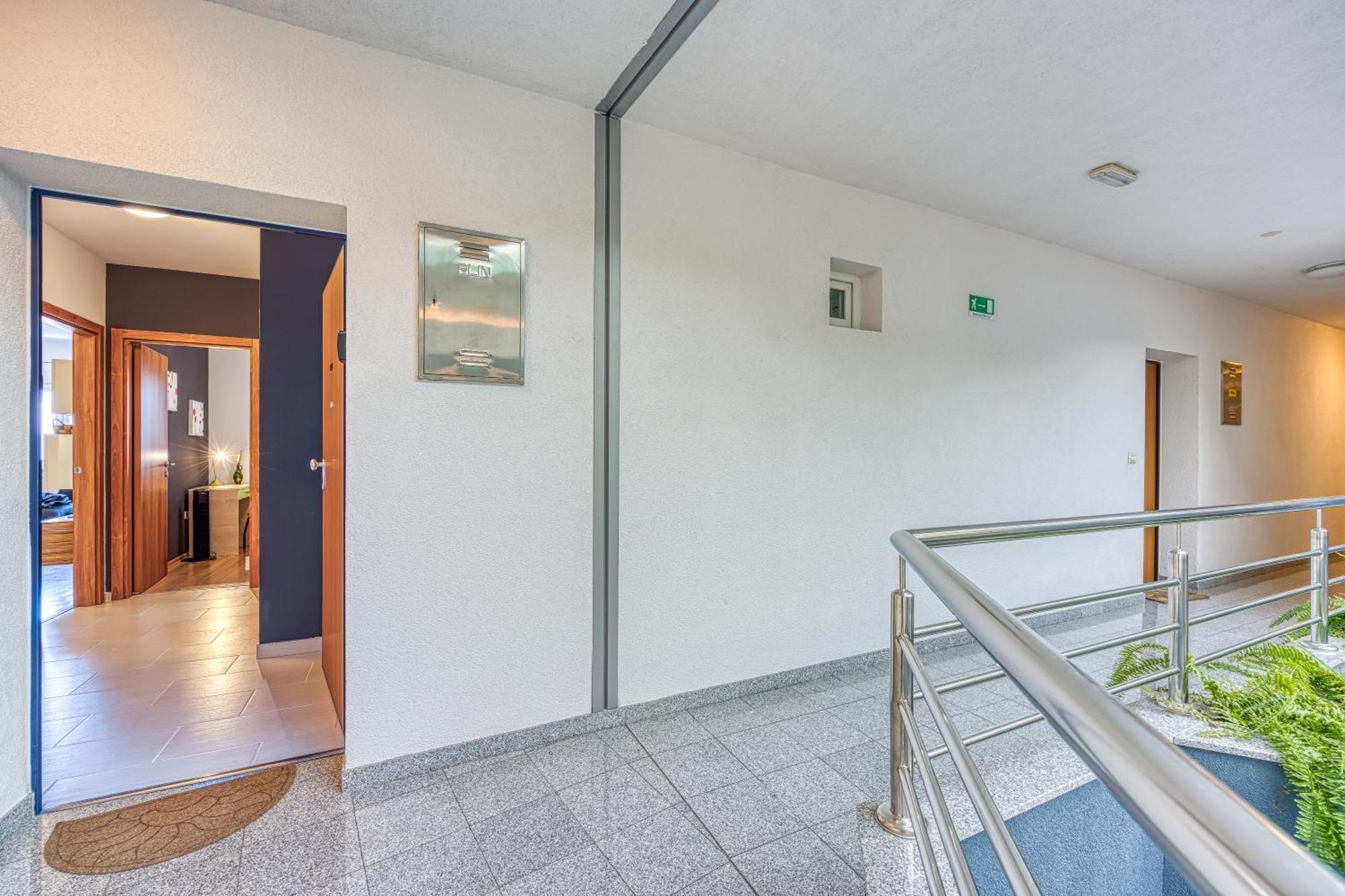 Apartment Dea - Three Bedroom Apartment Pula Bagian luar foto
