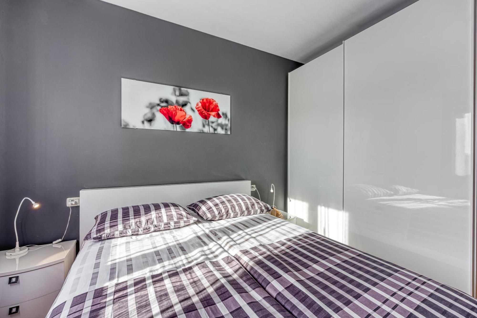Apartment Dea - Three Bedroom Apartment Pula Bagian luar foto