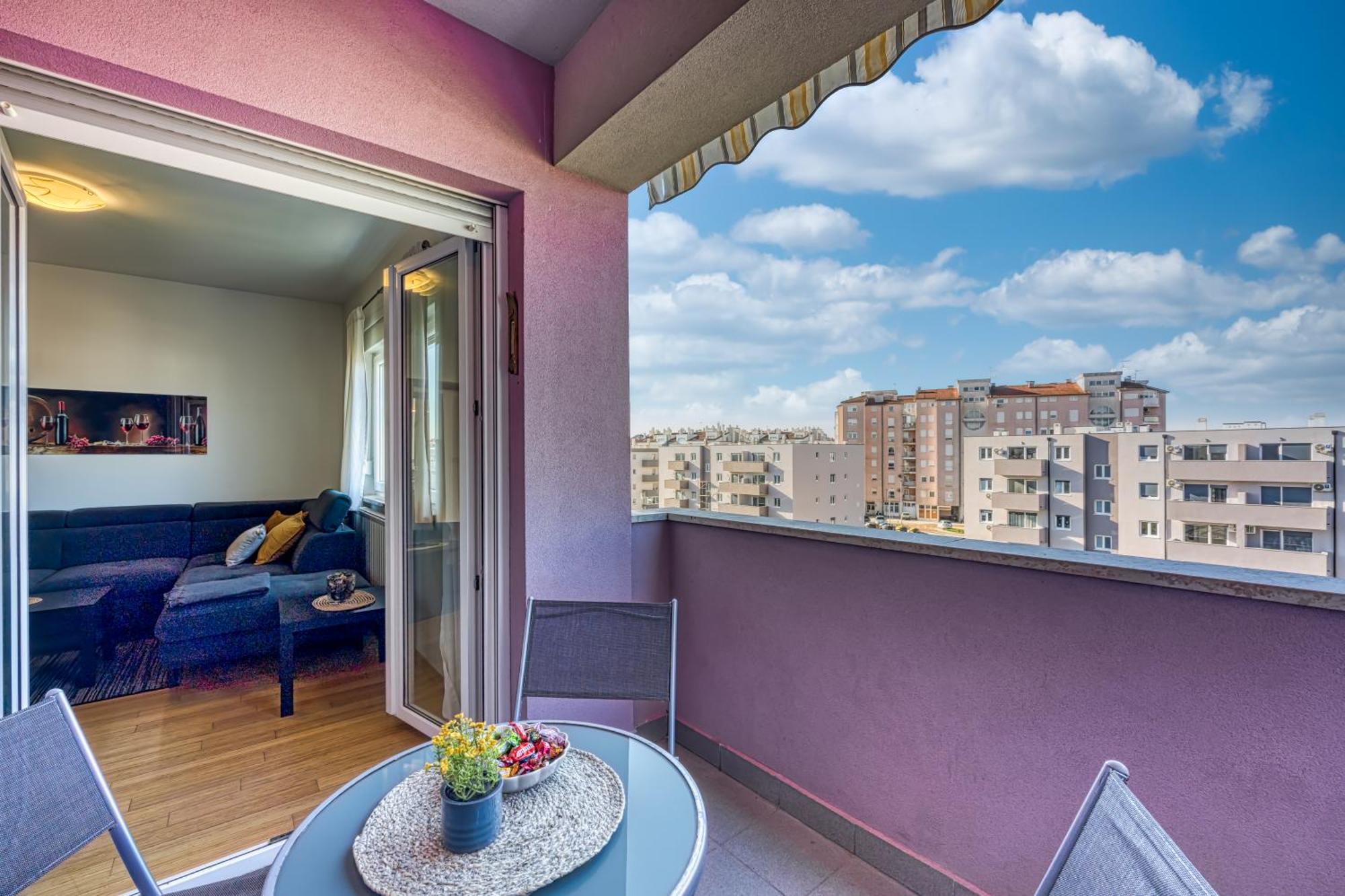 Apartment Dea - Three Bedroom Apartment Pula Bagian luar foto